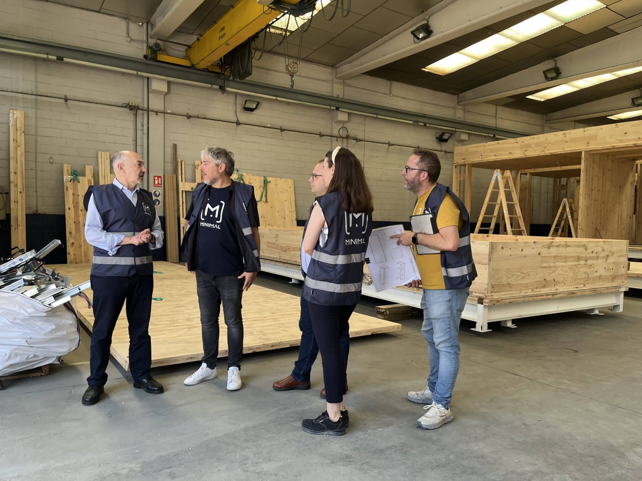 El Delegado del Gobierno en Aragón visita las instalaciones de Minimal.